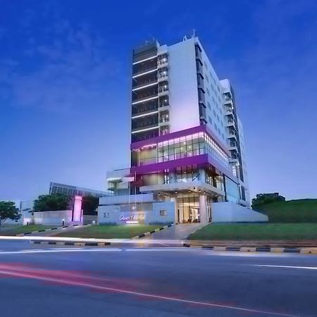 Quest Prime Cikarang By Aston Hotel Bekasi Exterior foto