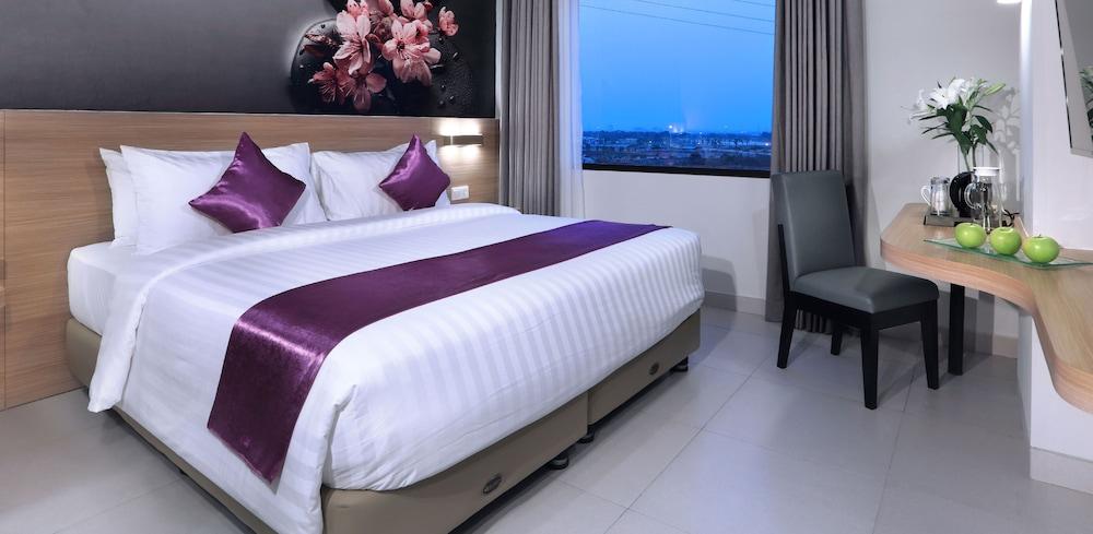 Quest Prime Cikarang By Aston Hotel Bekasi Exterior foto