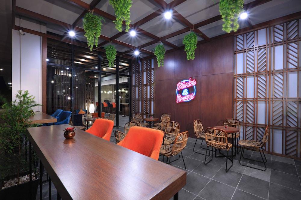 Quest Prime Cikarang By Aston Hotel Bekasi Exterior foto