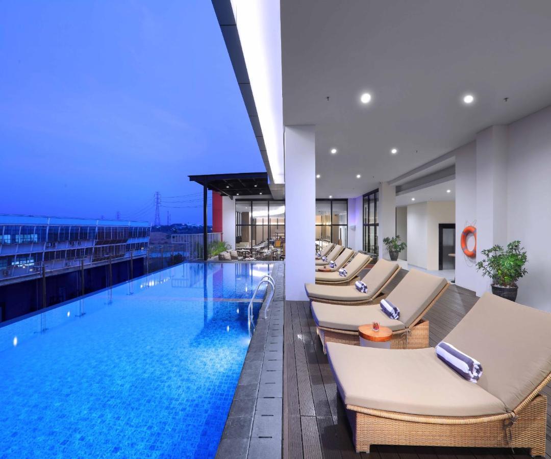 Quest Prime Cikarang By Aston Hotel Bekasi Exterior foto