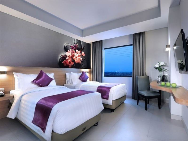 Quest Prime Cikarang By Aston Hotel Bekasi Exterior foto