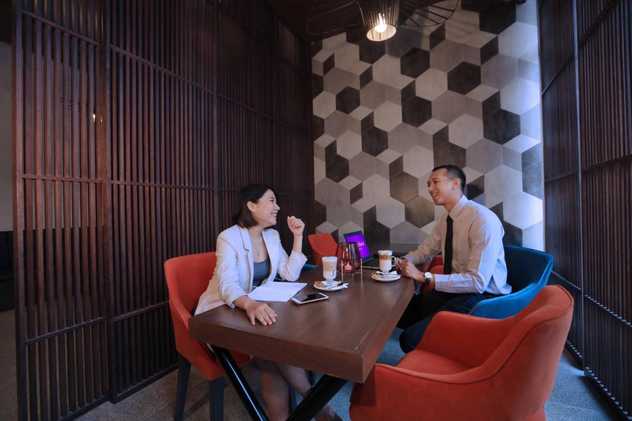 Quest Prime Cikarang By Aston Hotel Bekasi Exterior foto